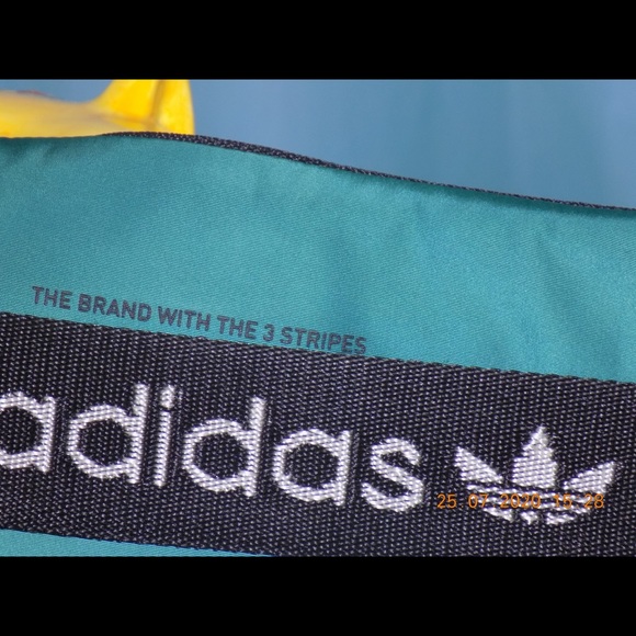 Evergreen Authentic Adidas Fannypack - Picture 4 of 4